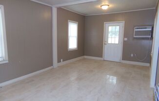 3 beds, 1 bath, $895