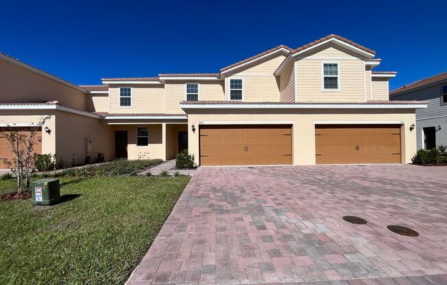 Deposit-Free! Modern, energy efficient home with ALL of the upgrades! Poinciana, FL