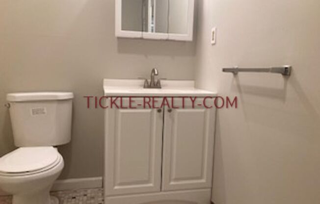 2 beds, 1 bath, $1,195, Unit 3
