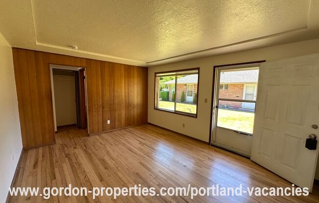 $1,195.00 - NE 65th Ave - Vintage 1 bedroom apartment with newly remodeled kitchen & bath
