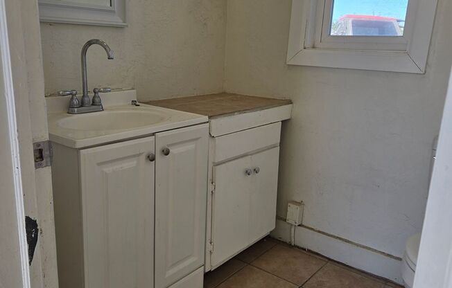 2 beds, 1 bath, $1,550