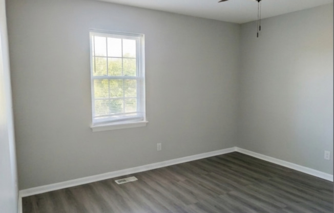 3 beds, 1 bath, 1,000 sqft, $1,099, Unit 1050