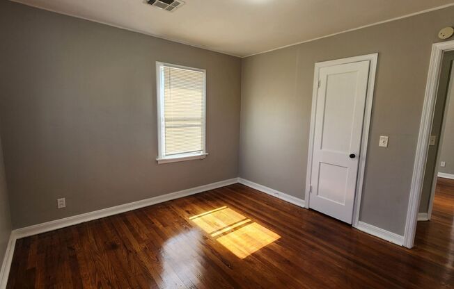 3 beds, 1 bath, $895