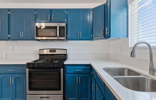 2 beds, 1 bath, 733 sqft, $2,195, Unit 07
