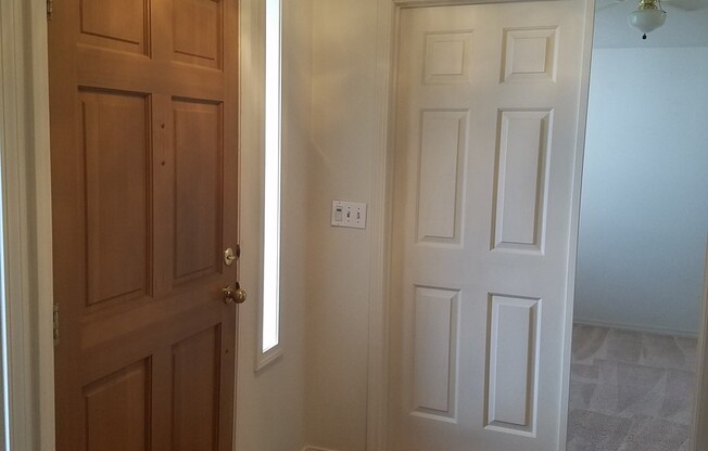 Dash Point area Charming 3 bedroom 2.5 bath, 2 car garage located in Federal Way. Available NOW!!!