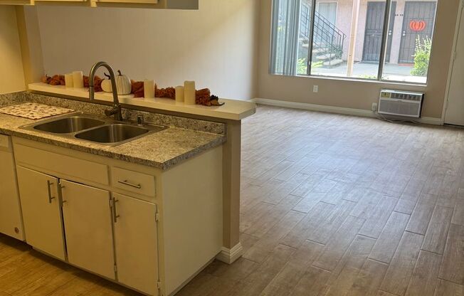 1 bed, 1 bath, $1,950, Unit 13