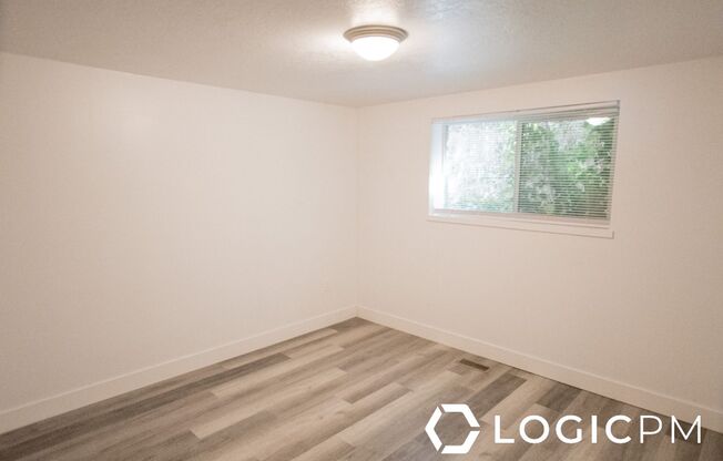 2 beds, 1 bath, 921 sqft, $1,000