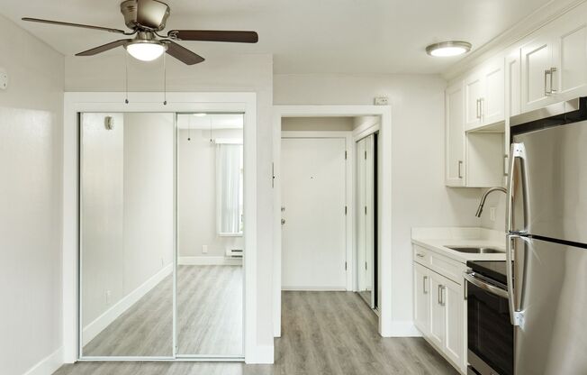 Studio, 1 bath, 400 sqft, $1,650, Unit 203