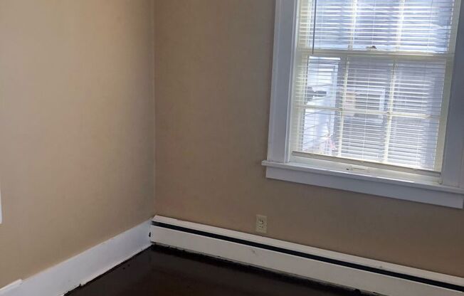 3 beds, 1 bath, $1,000, Unit 412 E Ave D - 1