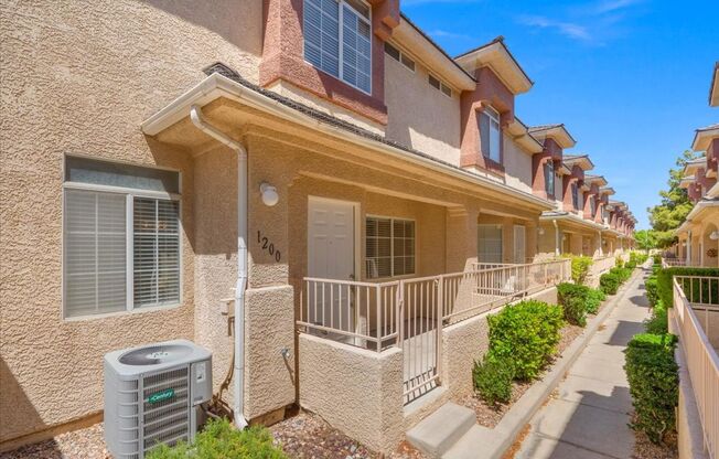 Contemporary 3 Bedroom Townhouse in Gated Community