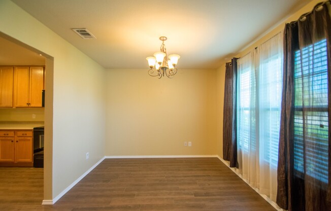 Beautifully crafted 3-2-2 in Burleson!