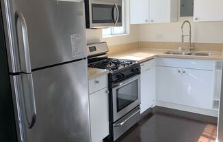 3 beds, 1 bath, $1,995, Unit 1019