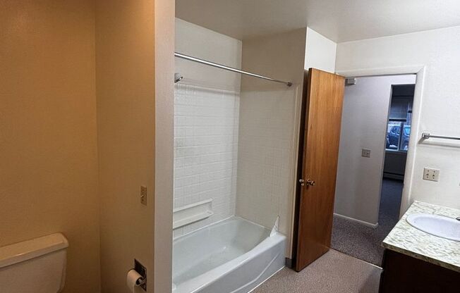 2 beds, 1 bath, $1,195, Unit 2