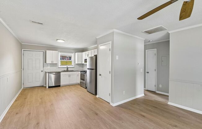 2 beds, 1 bath, 725 sqft, $1,250, Unit 90-3