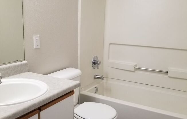 2 beds, 2 baths, 916 sqft, $1,550, Unit 243