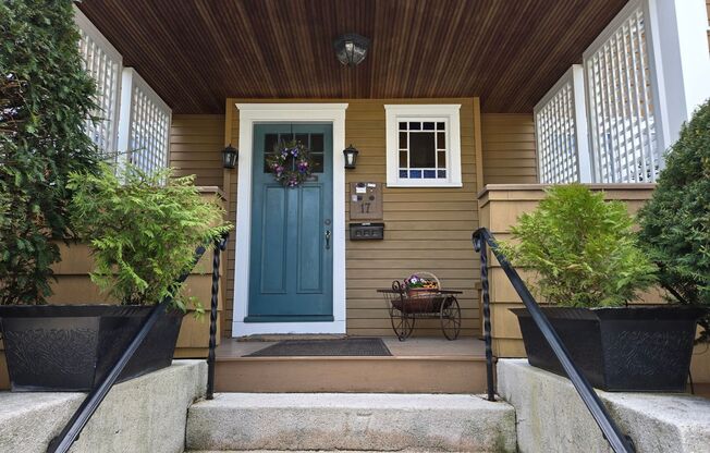 Comfortable 3-Bedroom Living with Outdoor Retreat in Brighton