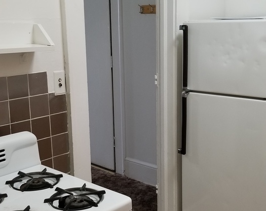 1 bed, 1 bath, $595, Unit 2