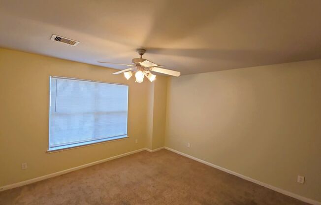 3 beds, 2.5 baths, $1,495, Unit UNIT B