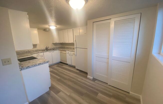 3 beds, 1.5 baths, 1,325 sqft, $2,025, Unit 1817
