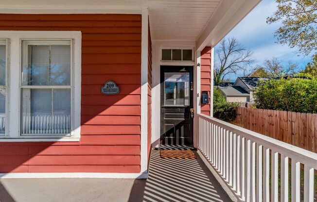 1 bed/1 bath house for rent close to Downtown Augusta, with off-street parking!