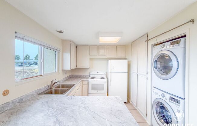 2BD/1BA Condo in Clairemont with Balcony, In-Unit Laundry & Reserved Parking