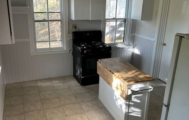 2 beds, 1 bath, $1,500