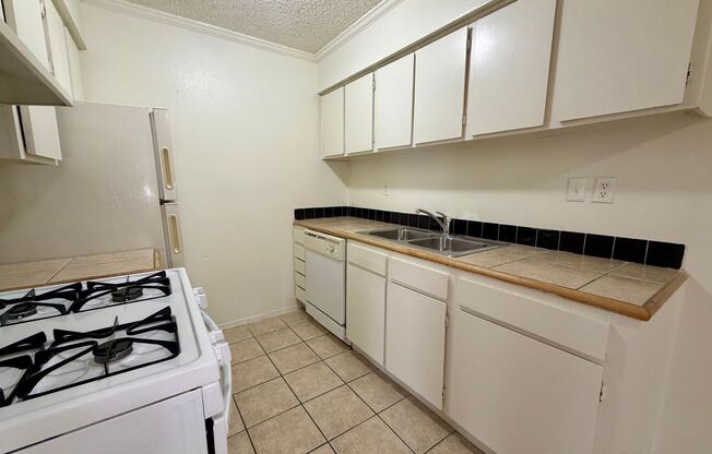 2 beds, 2 baths, 900 sqft, $1,399, Unit LAW7-213