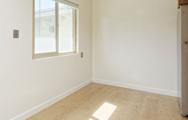 2 beds, 1 bath, 800 sqft, $2,450, Unit 10