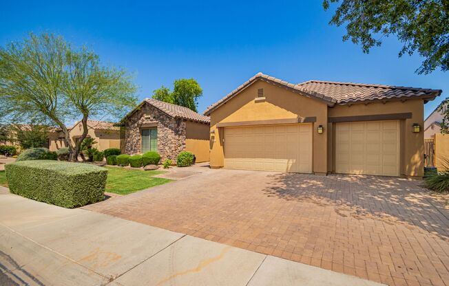 Spacious 4 bedroom home in Goodyear!
