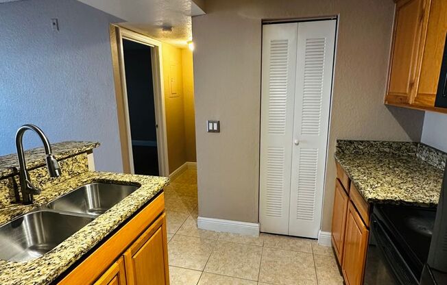 1 bed, 1 bath, $1,400, Unit UNIT 3413