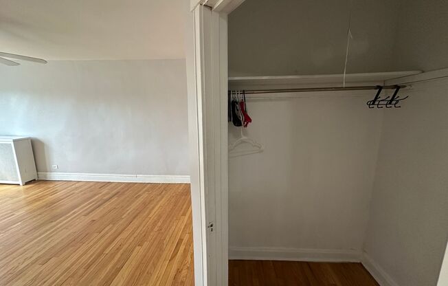 2 beds, 1 bath, 950 sqft, $1,700, Unit 3902-3A