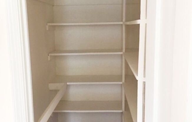 2 beds, 1 bath, 800 sqft, $1,650, Unit D21
