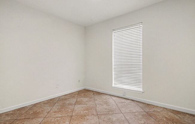 4 beds, 2 baths, $1,725