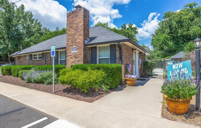 3 beds, 2 baths, 1,380 sqft, $1,699, Unit L1