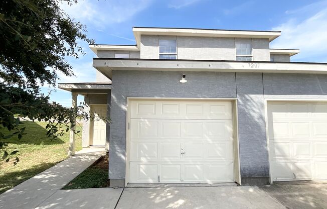 Lovely 2-story | 3-bedroom | 2.5-bath duplex | Cul-de-sac | Side yard | Great location!