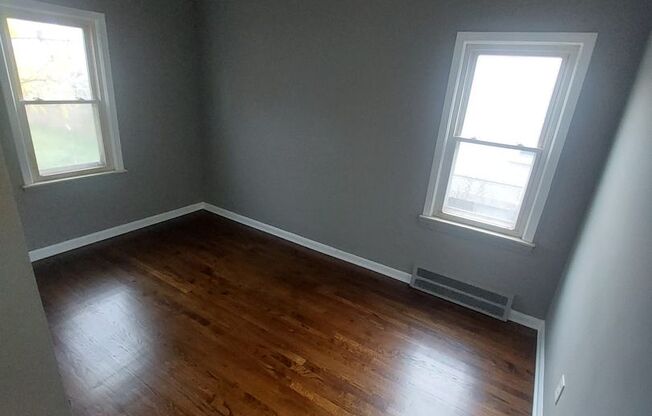 3 beds, 1 bath, $1,600