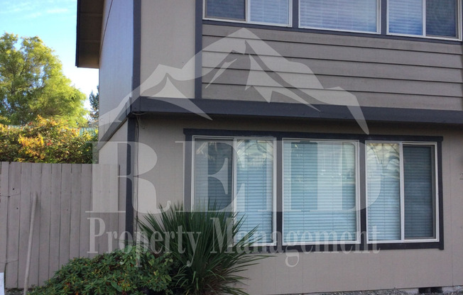 Bremerton spacious duplex.