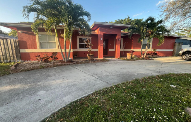 3421 SW 12 CT