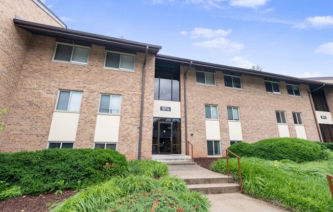 Charming 2 BR/2 BA Condo in Montgomery Village!