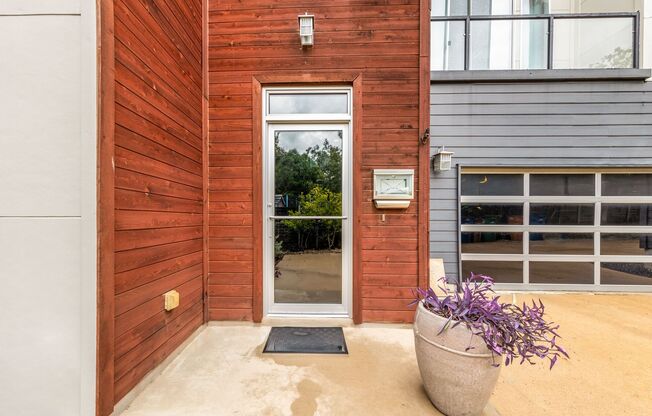Gorgeous Fully Furnished Home in Brentwood - Short Term Lease  Options Available