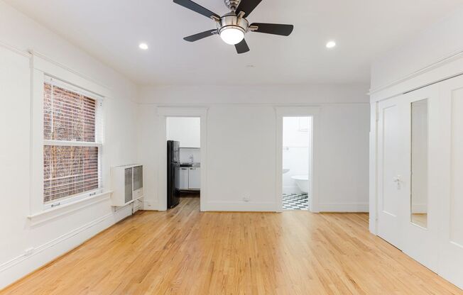 Studio, 1 bath, 440 sqft, $1,000, Unit 7