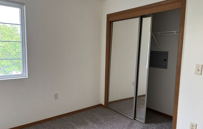 2 beds, 1 bath, $1,225, Unit 2409-10