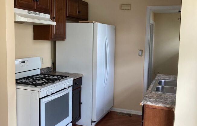 3 beds, 2 baths, $1,595