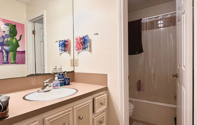 Studio, 1 bath, 600 sqft, $1,275, Unit D