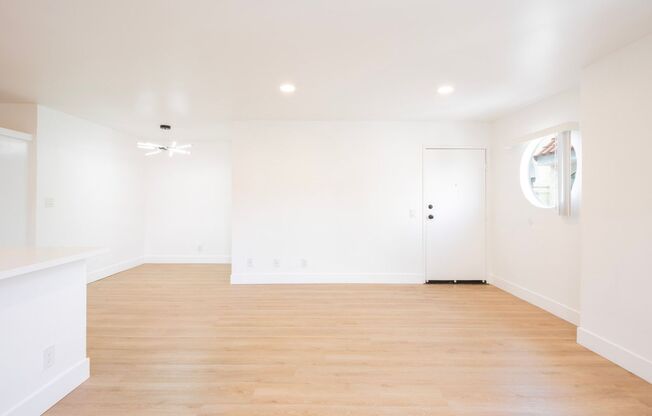 1031 N Orange Grove Ave