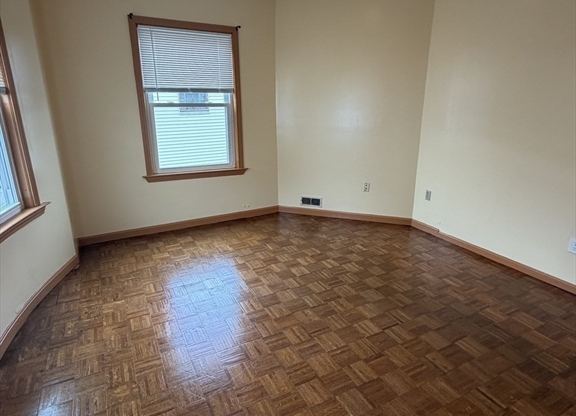 4 beds, 1 bath, 1,500 sqft, $2,800, Unit 2