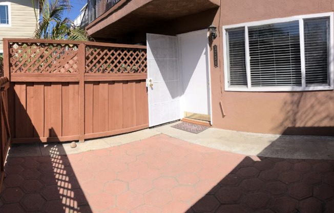 Prime Location! 2 Bedroom Apartment with Large Private Patio! In Unit Washer & Dryer! Gated Community! Walking Distance from the Heart of North Park!