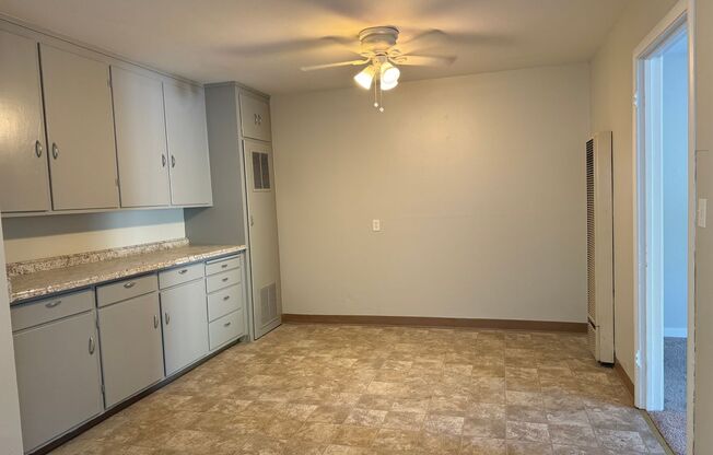 2 beds, 1 bath, 864 sqft, $1,895, Unit 4667001001