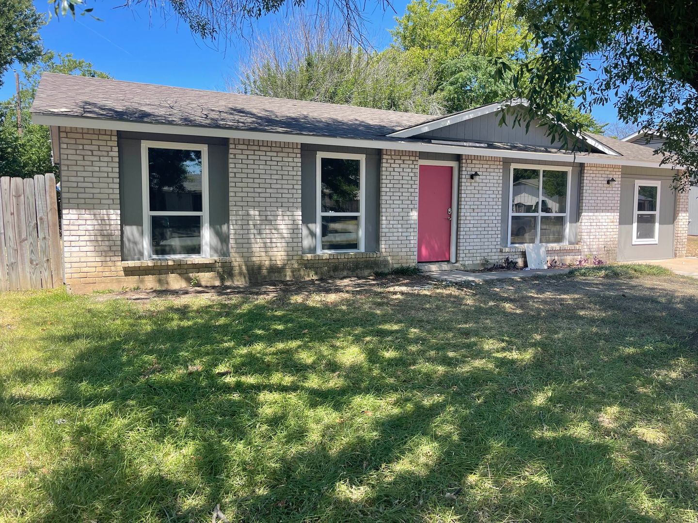 Spacious 5-Bedroom Home in a Great Neighborhood!