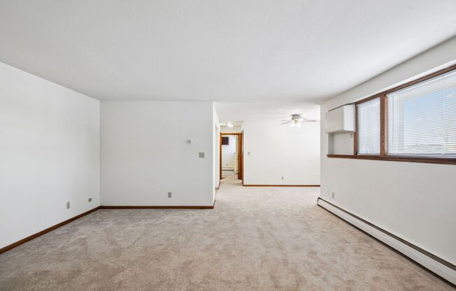 2 beds, 1 bath, 1,000 sqft, $1,350, Unit 2201-103